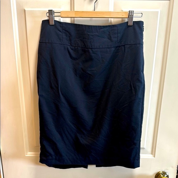 Banana Republic Elegant Black Pencil Skirt size 6 Tall - Picture 1 of 7